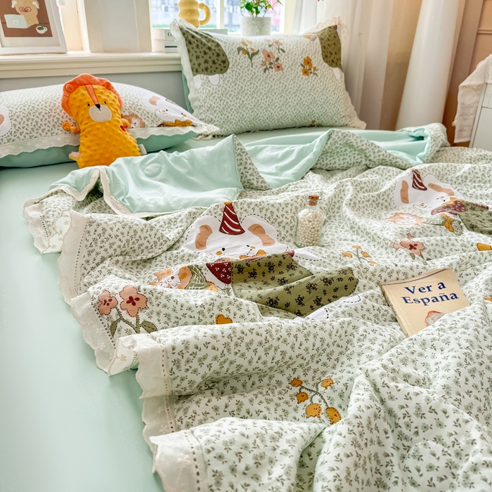 91家纺网 家纺一手货源 找家纺 憨豆家纺 2026春夏新款古法仿棉夏被四件套镂空花边大板印花夏凉被空调被（含抗菌纤维） 一束繁花