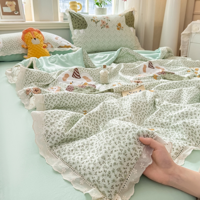 91家纺网 家纺一手货源 找家纺 憨豆家纺 2026春夏新款古法仿棉夏被四件套镂空花边大板印花夏凉被空调被（含抗菌纤维） 一束繁花