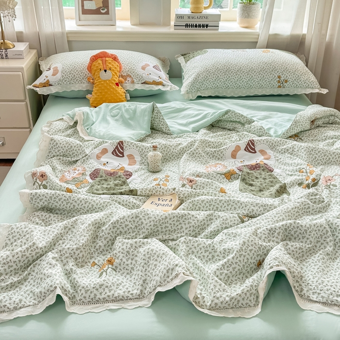 91家纺网 家纺一手货源 找家纺 憨豆家纺 2026春夏新款古法仿棉夏被四件套镂空花边大板印花夏凉被空调被（含抗菌纤维） 一束繁花