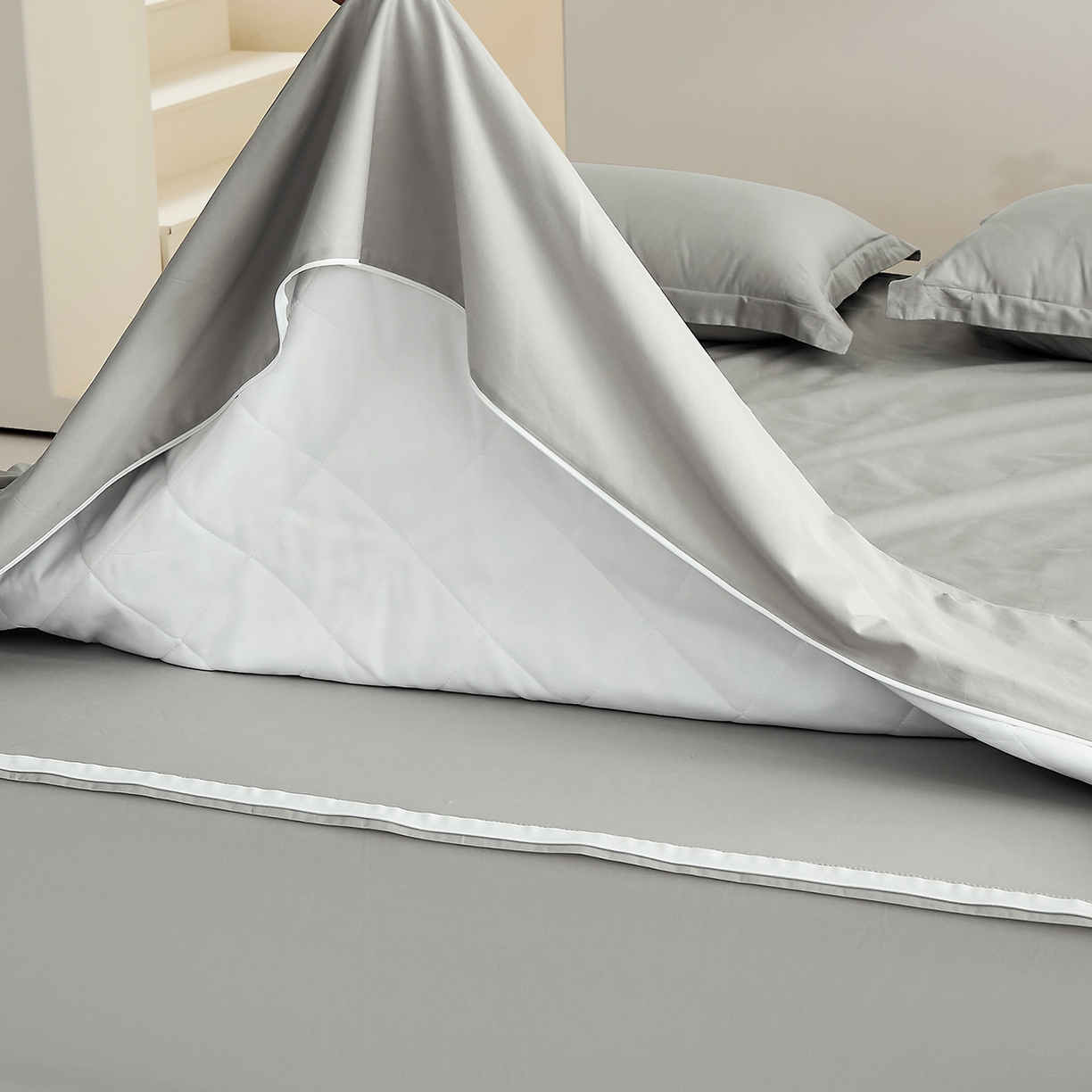 91家纺网 家纺一手货源 找家纺 元元家居（元元被业） 2026新款全棉纯棉13372纯色两用夏被夏凉被空调被四件套 雅灰