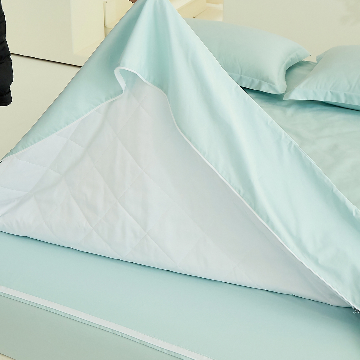 91家纺网 家纺一手货源 找家纺 元元家居（元元被业） 2026新款全棉纯棉13372纯色两用夏被夏凉被空调被四件套 天梦蓝