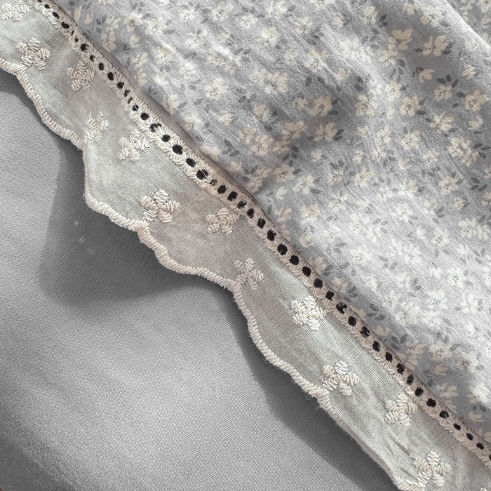 91家纺网 家纺一手货源 找家纺 憨豆家纺 2026春夏新款古法仿棉夏被四件套镂空花边大板印花夏凉被空调被（含抗菌纤维） 采菇兔-灰