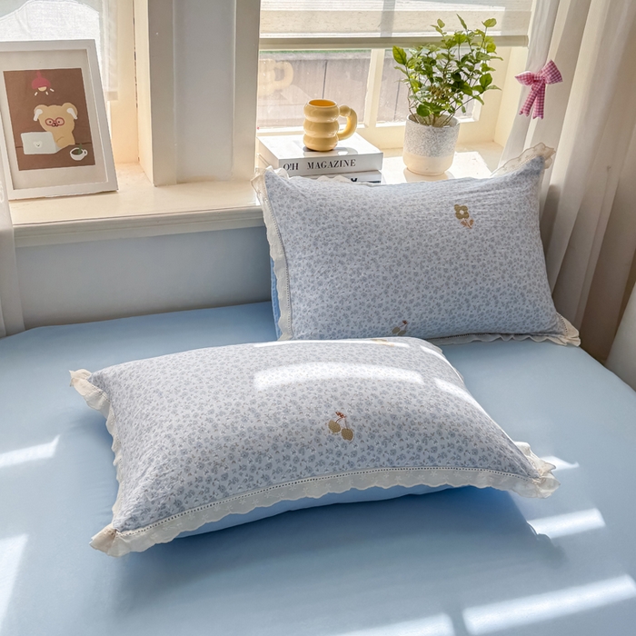 91家纺网 家纺一手货源 找家纺 憨豆家纺 2026春夏新款古法仿棉夏被四件套镂空花边大板印花夏凉被空调被（含抗菌纤维） 花之邂逅