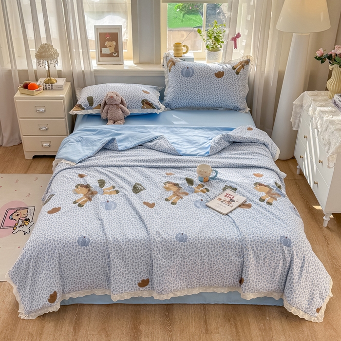 91家纺网 家纺一手货源 找家纺 憨豆家纺 2026春夏新款古法仿棉夏被四件套镂空花边大板印花夏凉被空调被（含抗菌纤维） 梦马生花