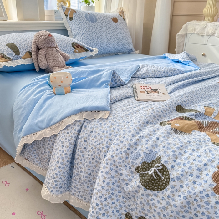 91家纺网 家纺一手货源 找家纺 憨豆家纺 2026春夏新款古法仿棉夏被四件套镂空花边大板印花夏凉被空调被（含抗菌纤维） 梦马生花