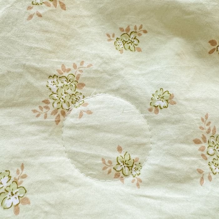 91家纺网 家纺一手货源 找家纺 憨豆家纺 2026春夏新款古法仿棉夏被四件套镂空花边大板印花夏凉被空调被（含抗菌纤维） 情同手足