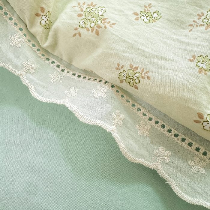 91家纺网 家纺一手货源 找家纺 憨豆家纺 2026春夏新款古法仿棉夏被四件套镂空花边大板印花夏凉被空调被（含抗菌纤维） 情同手足