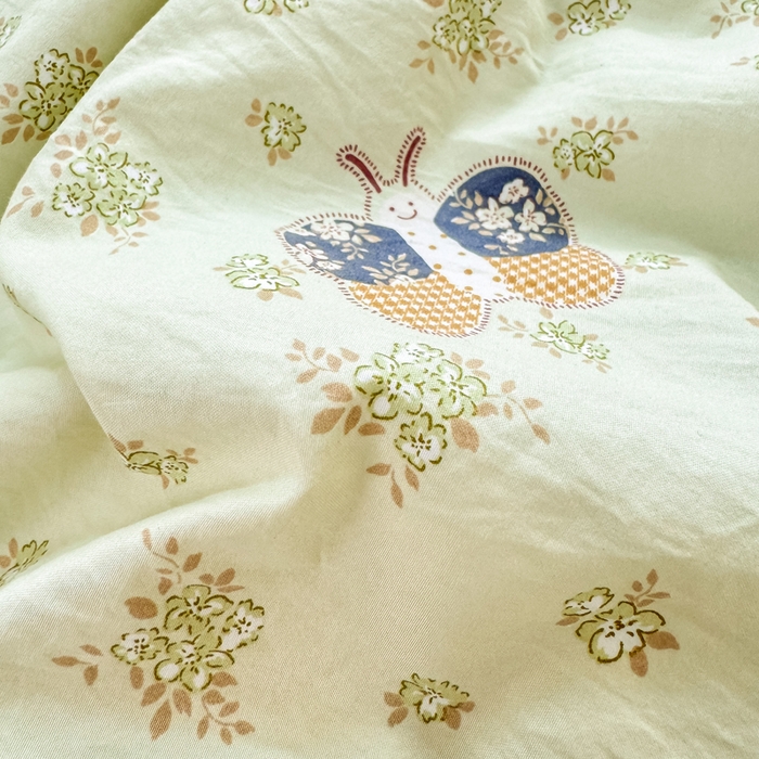 91家纺网 家纺一手货源 找家纺 憨豆家纺 2026春夏新款古法仿棉夏被四件套镂空花边大板印花夏凉被空调被（含抗菌纤维） 情同手足