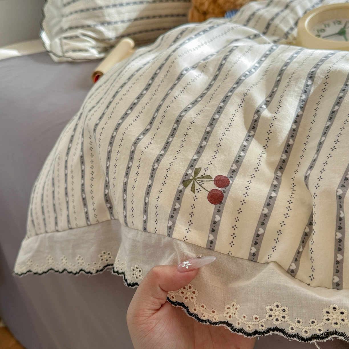 91家纺网 家纺一手货源 找家纺 晚爱家纺（原晚安家居） 2026春夏新款古法水洗棉复古法式花边四件套少女公主风 樱桃日记