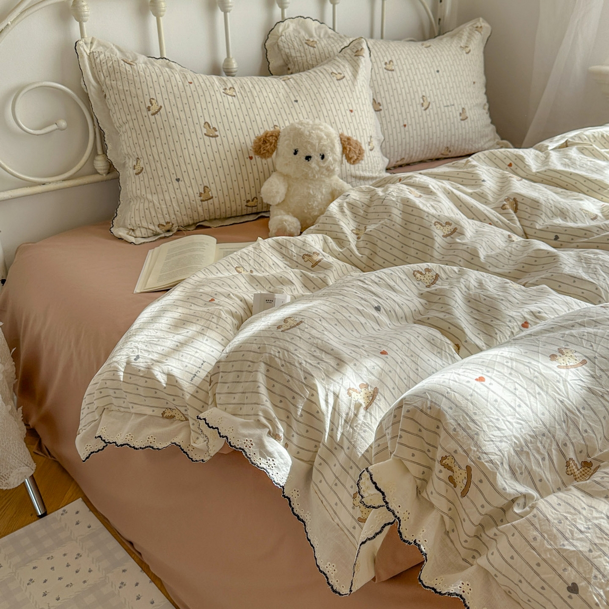 91家纺网 家纺一手货源 找家纺 晚爱家纺（原晚安家居） 2026春夏新款古法水洗棉复古法式花边四件套少女公主风 童趣木马