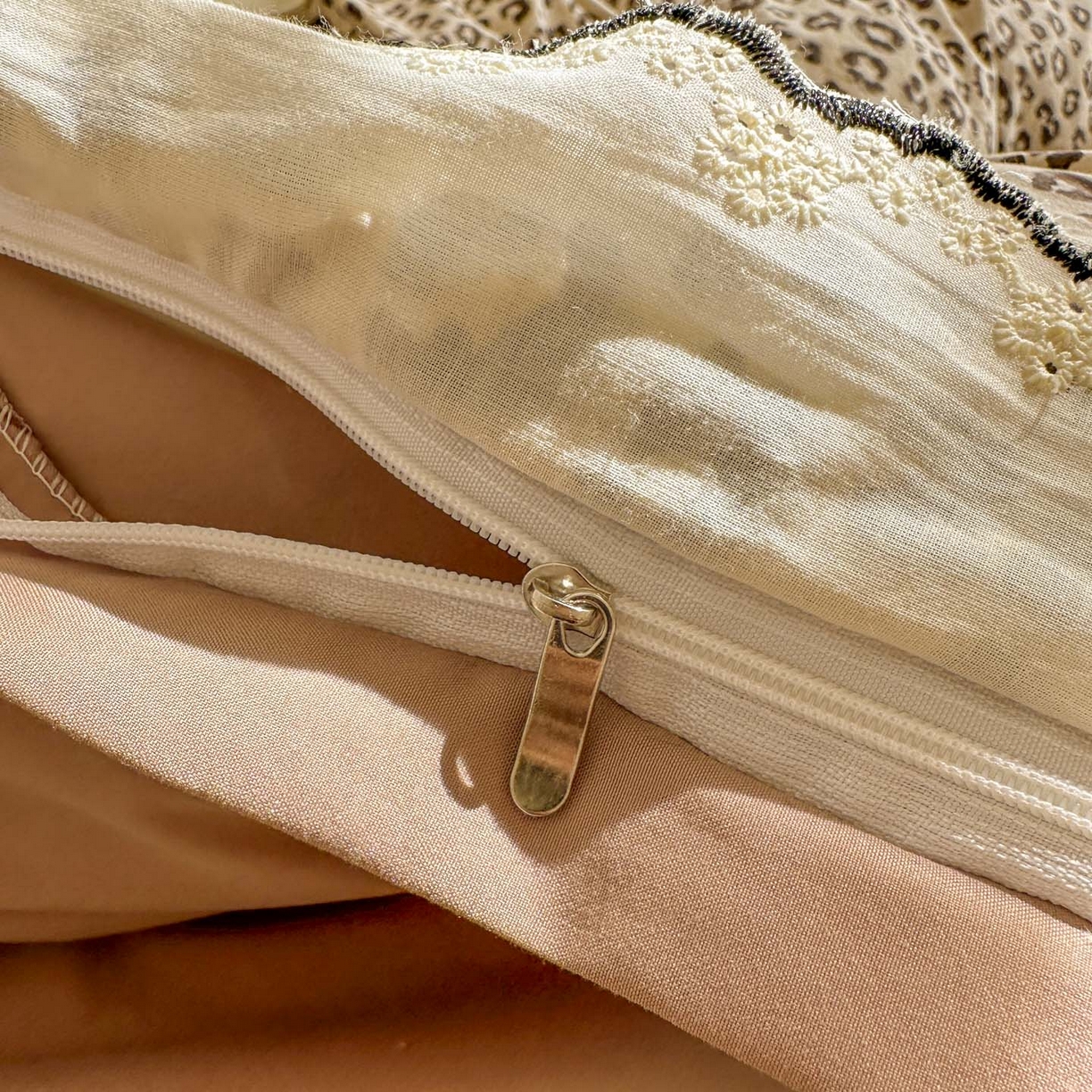 91家纺网 家纺一手货源 找家纺 晚爱家纺（原晚安家居） 2026春夏新款古法水洗棉复古法式花边四件套少女公主风 焦糖豹纹