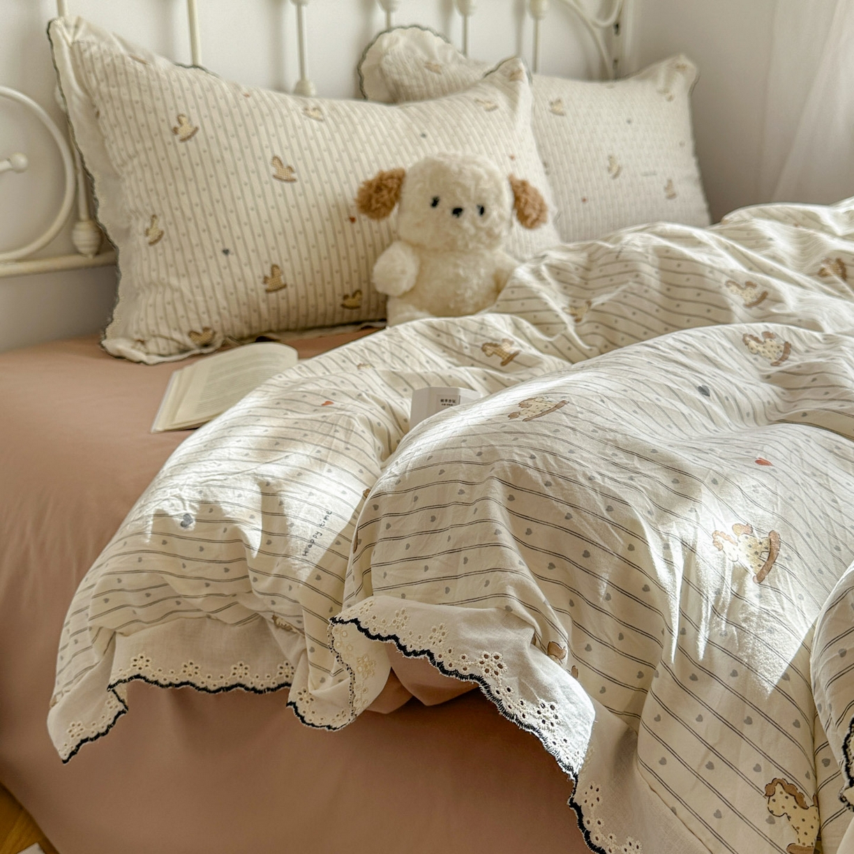 91家纺网 家纺一手货源 找家纺 晚爱家纺（原晚安家居） 2026春夏新款古法水洗棉复古法式花边四件套少女公主风 童趣木马