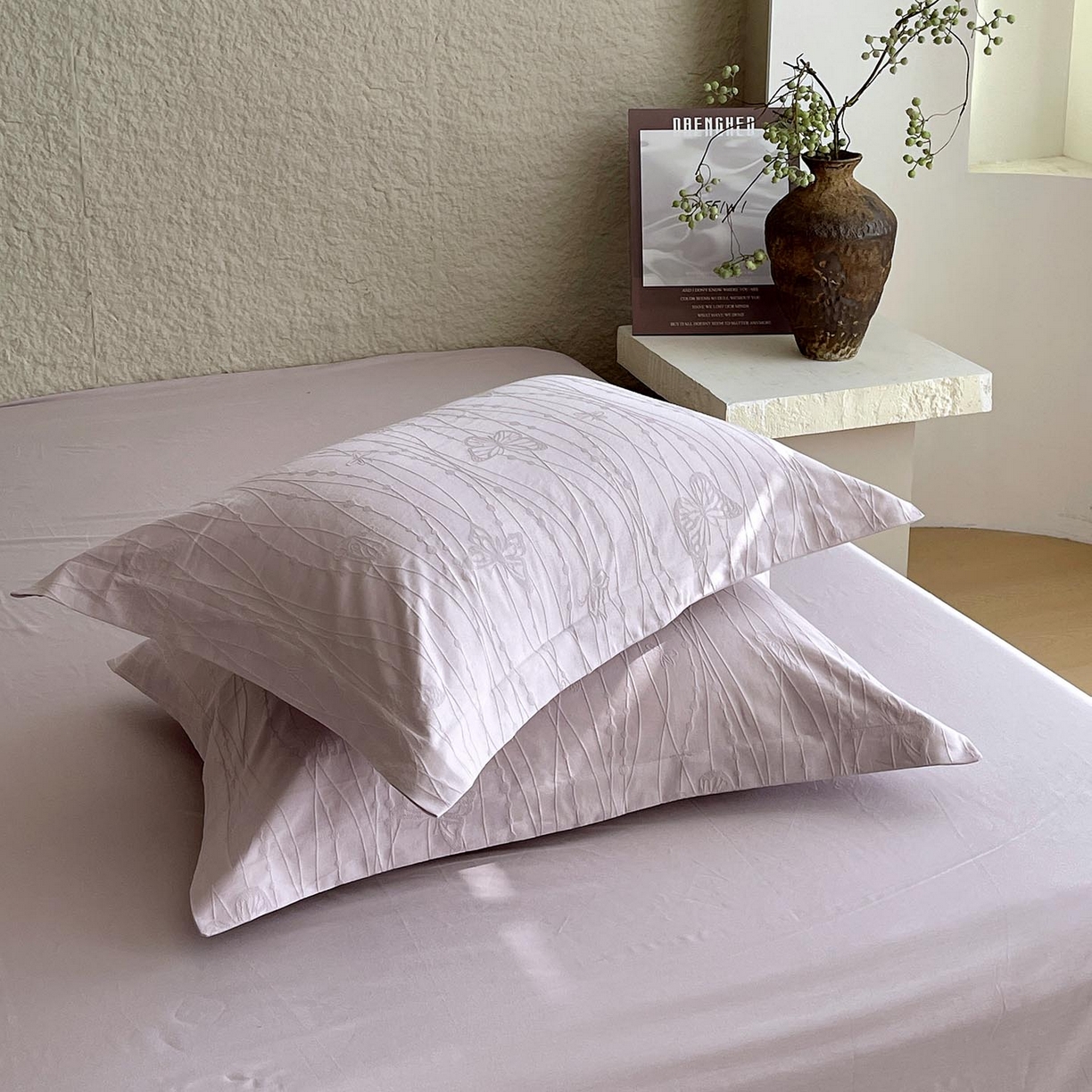 91家纺网 家纺一手货源 找家纺 麦田家纺 2026新款A类全棉亮面浮雕提花四件套 蝶梦-淡雅紫