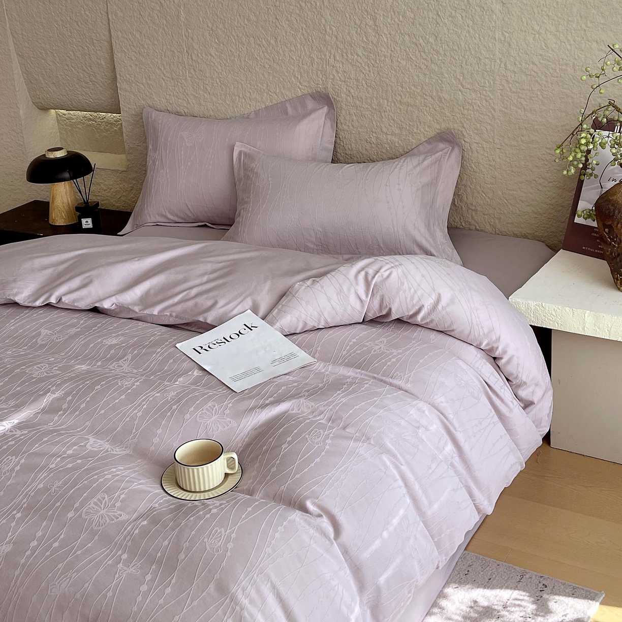 91家纺网 家纺一手货源 找家纺 麦田家纺 2026新款A类全棉亮面浮雕提花四件套 蝶梦-淡雅紫