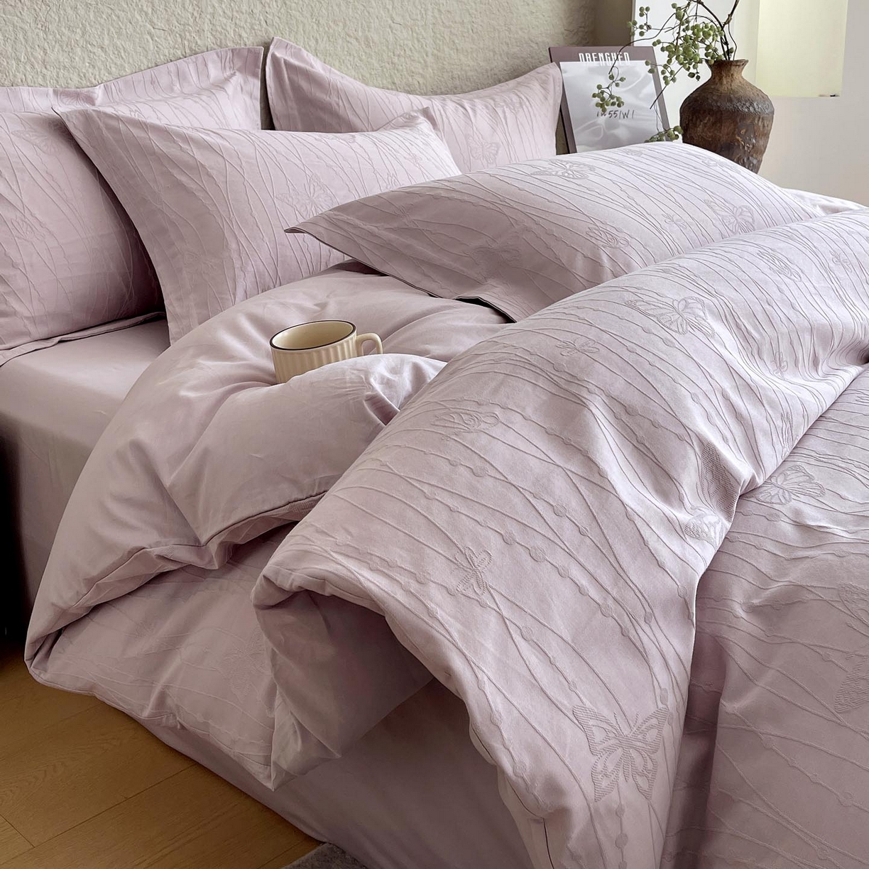 91家纺网 家纺一手货源 找家纺 麦田家纺 2026新款A类全棉亮面浮雕提花四件套 蝶梦-淡雅紫