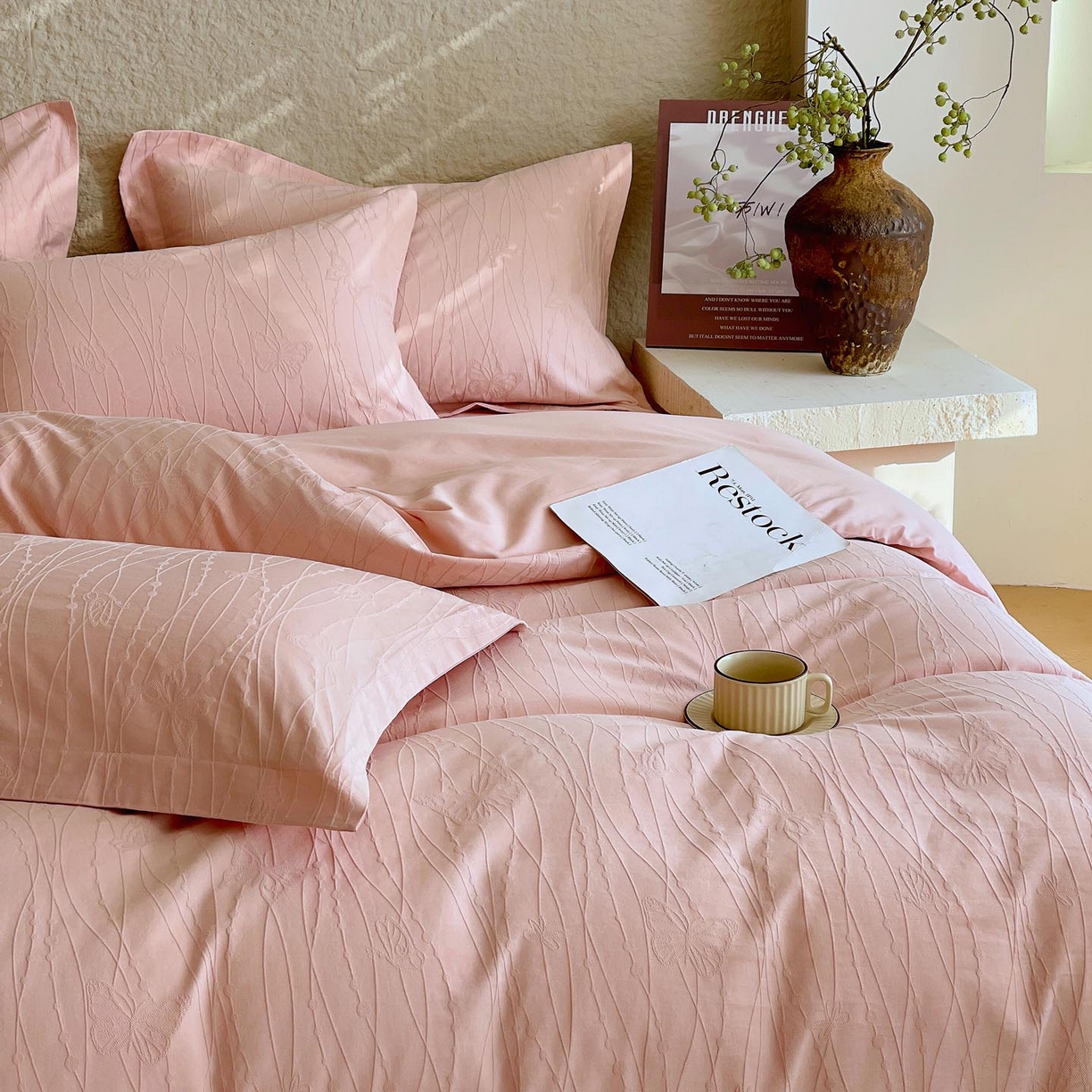 91家纺网 家纺一手货源 找家纺 麦田家纺 2026新款A类全棉亮面浮雕提花四件套 蝶梦-唯美粉