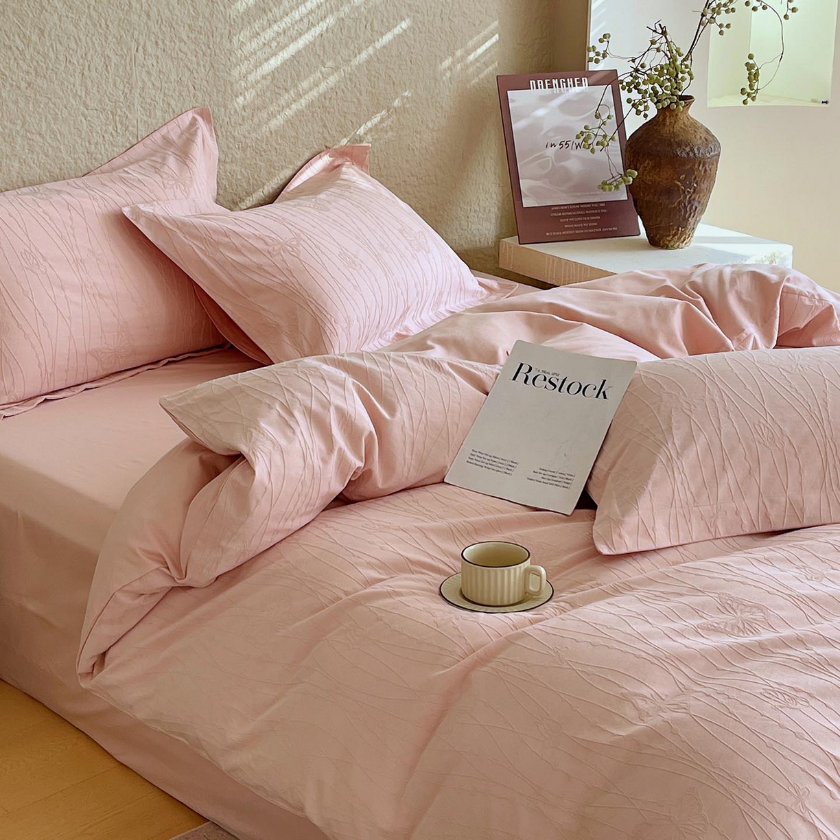 91家纺网 家纺一手货源 找家纺 麦田家纺 2026新款A类全棉亮面浮雕提花四件套 蝶梦-唯美粉