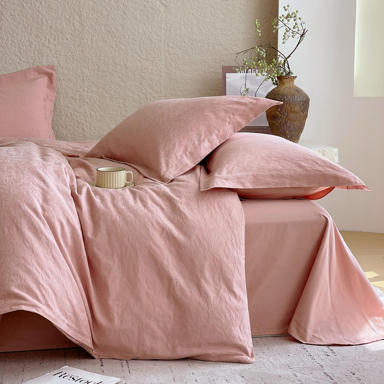 91家纺网 家纺一手货源 找家纺 麦田家纺 2026新款A类全棉亮面浮雕提花四件套 梵花绘-浓粉