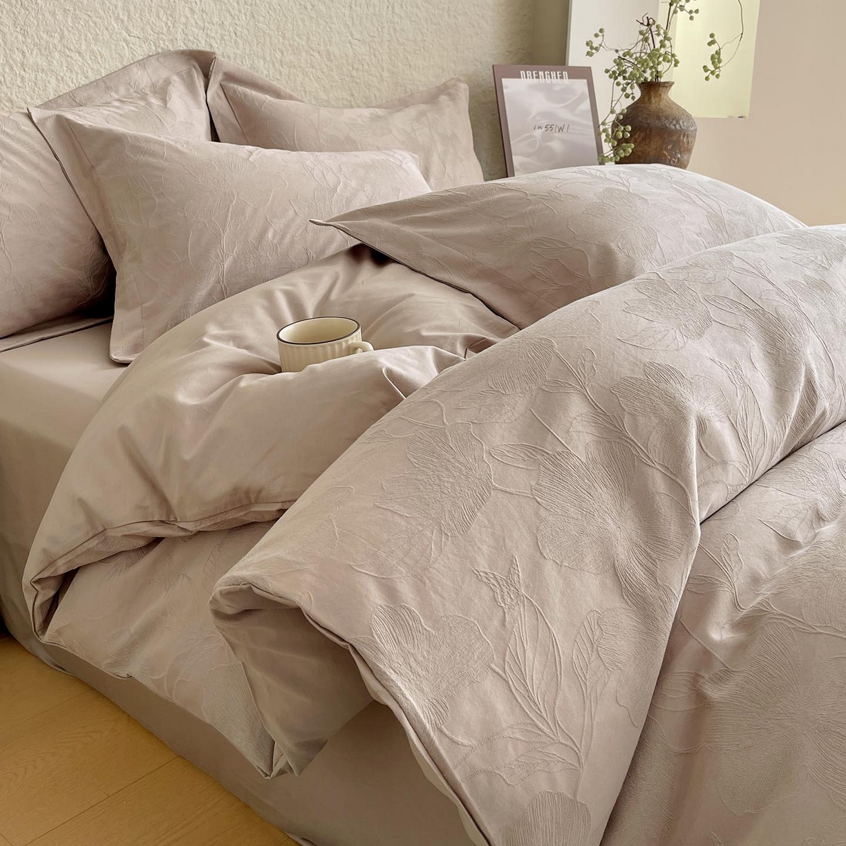 91家纺网 家纺一手货源 找家纺 麦田家纺 2026新款A类全棉亮面浮雕提花四件套 花柔玉净-金属灰