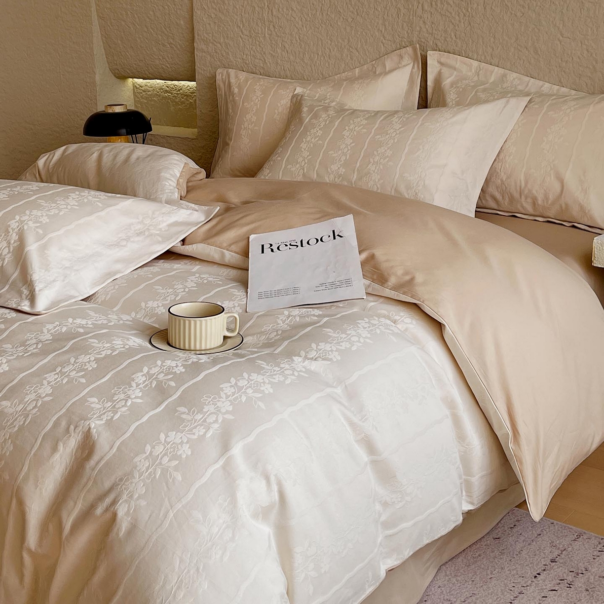 91家纺网 家纺一手货源 找家纺 麦田家纺 2026新款A类全棉亮面浮雕提花四件套 浪漫情缘-米杏