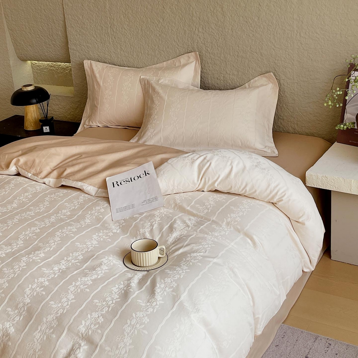 91家纺网 家纺一手货源 找家纺 麦田家纺 2026新款A类全棉亮面浮雕提花四件套 浪漫情缘-米杏