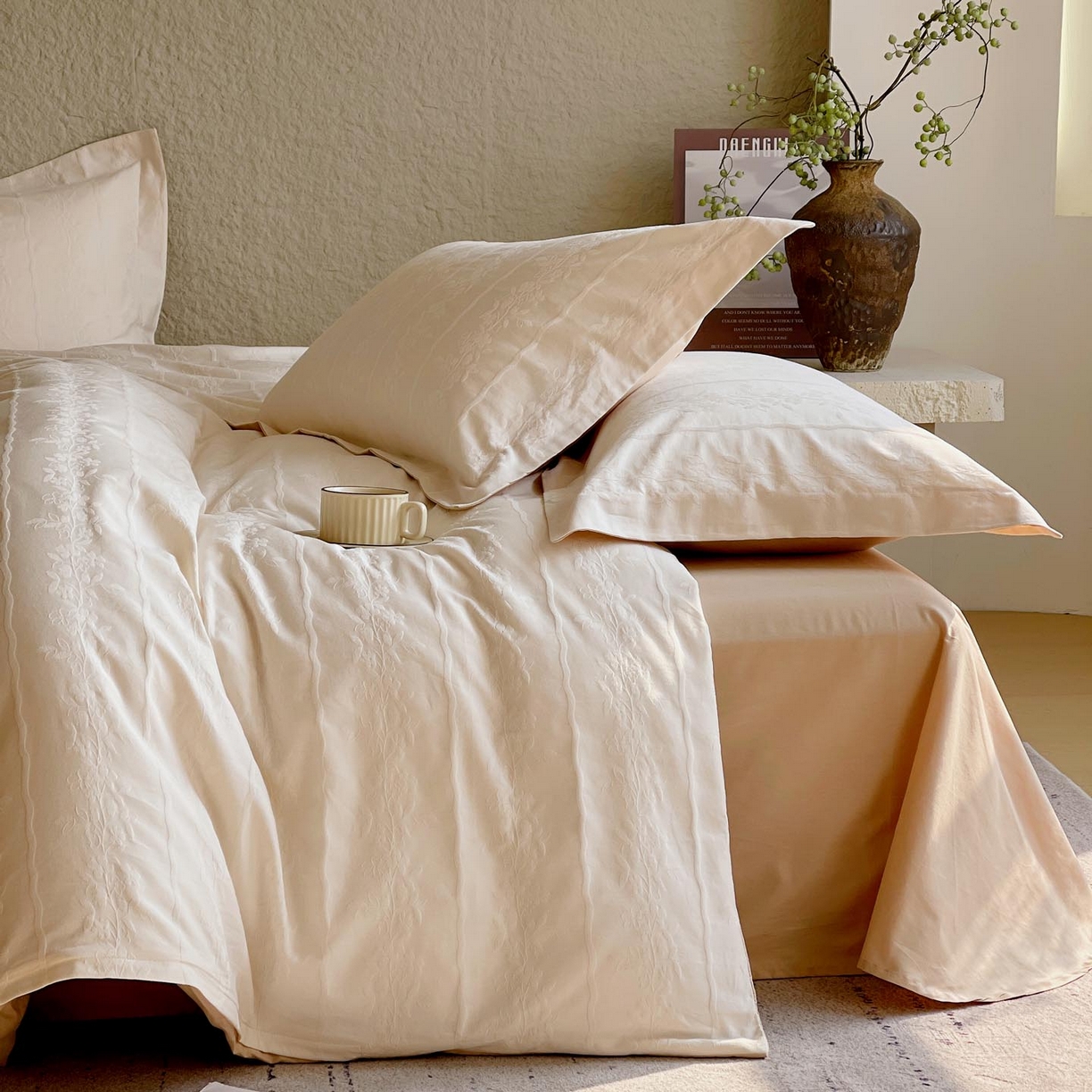 91家纺网 家纺一手货源 找家纺 麦田家纺 2026新款A类全棉亮面浮雕提花四件套 浪漫情缘-米杏