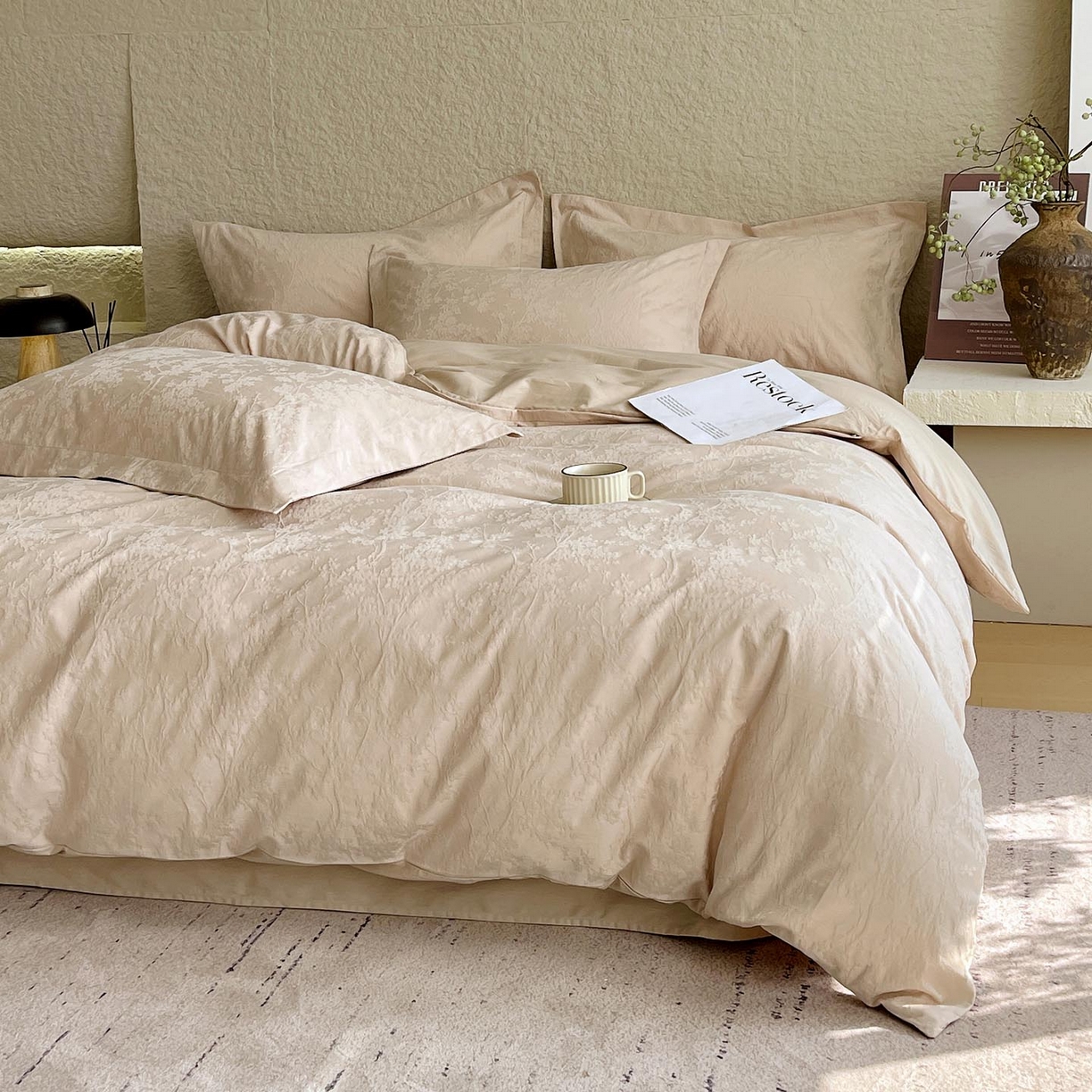 91家纺网 家纺一手货源 找家纺 麦田家纺 2026新款A类全棉亮面浮雕提花四件套 梦幻花园-米杏