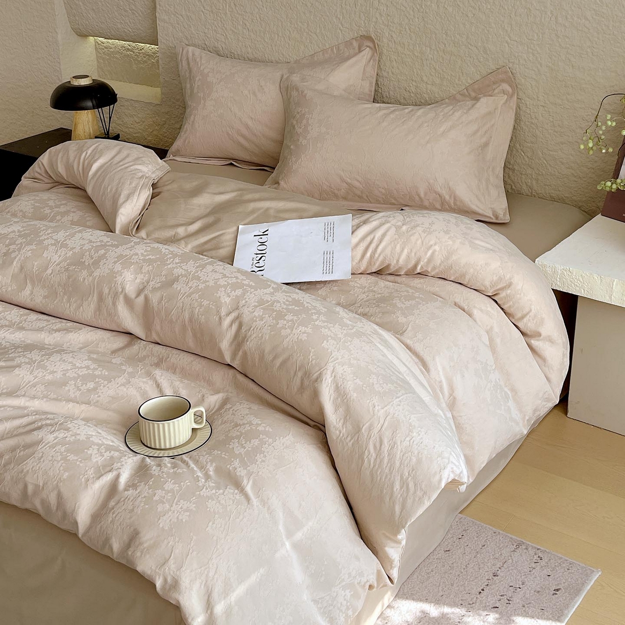 91家纺网 家纺一手货源 找家纺 麦田家纺 2026新款A类全棉亮面浮雕提花四件套 梦幻花园-米杏