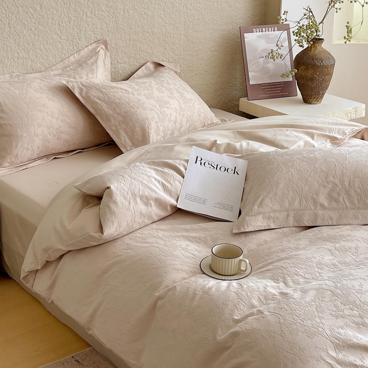 91家纺网 家纺一手货源 找家纺 麦田家纺 2026新款A类全棉亮面浮雕提花四件套 梦幻花园-米杏