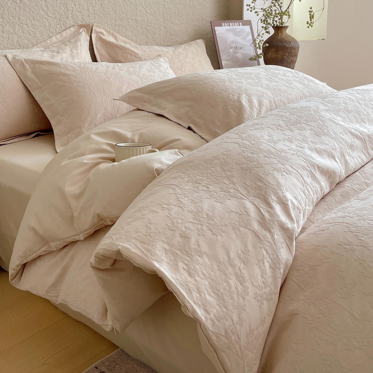 91家纺网 家纺一手货源 找家纺 麦田家纺 2026新款A类全棉亮面浮雕提花四件套 梦幻花园-米杏