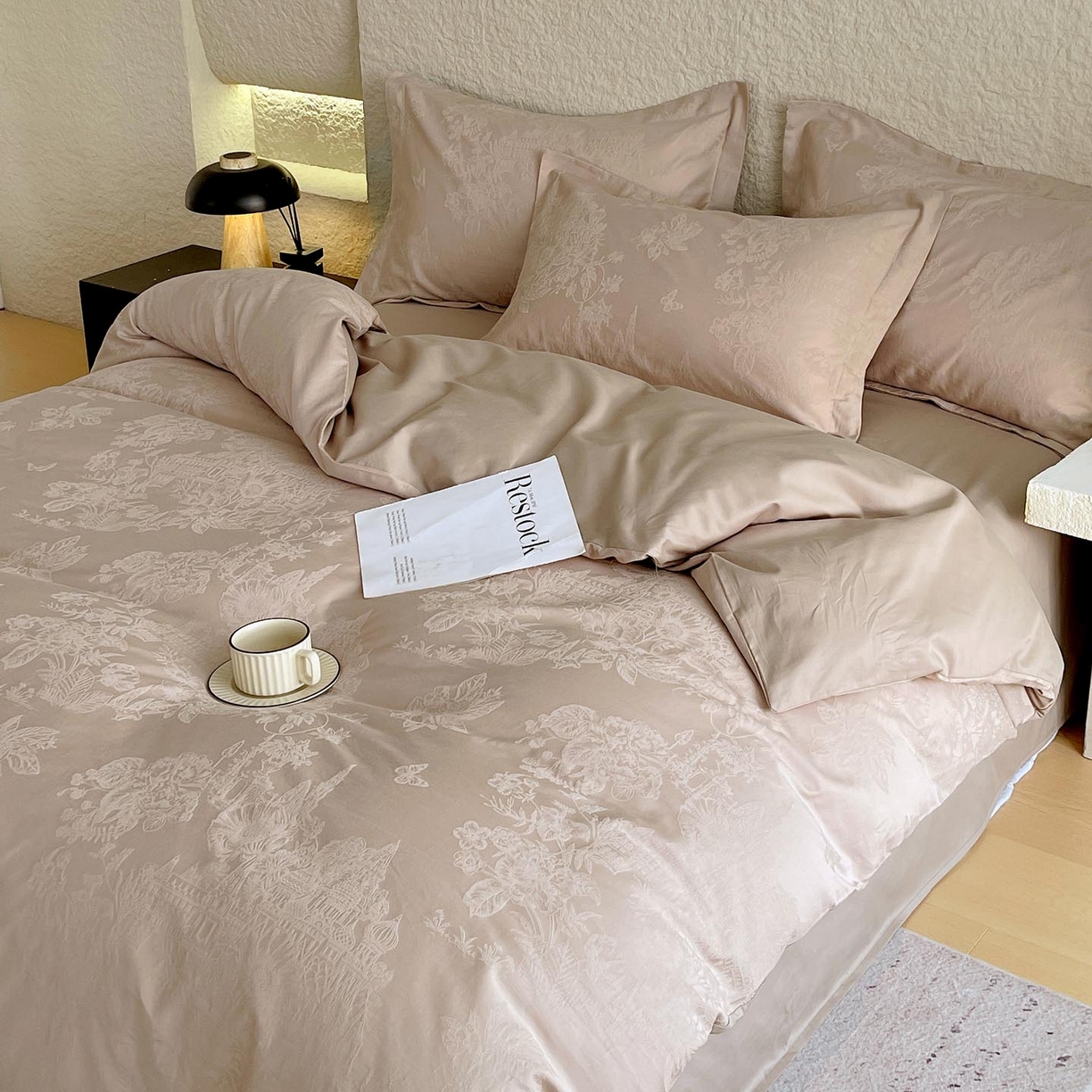 91家纺网 家纺一手货源 找家纺 麦田家纺 2026新款A类全棉亮面浮雕提花四件套 欧陆庭园-金属灰