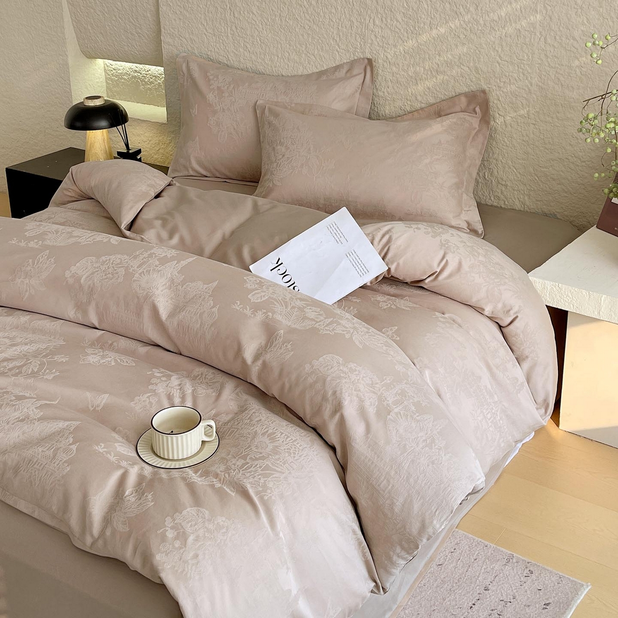 91家纺网 家纺一手货源 找家纺 麦田家纺 2026新款A类全棉亮面浮雕提花四件套 欧陆庭园-金属灰