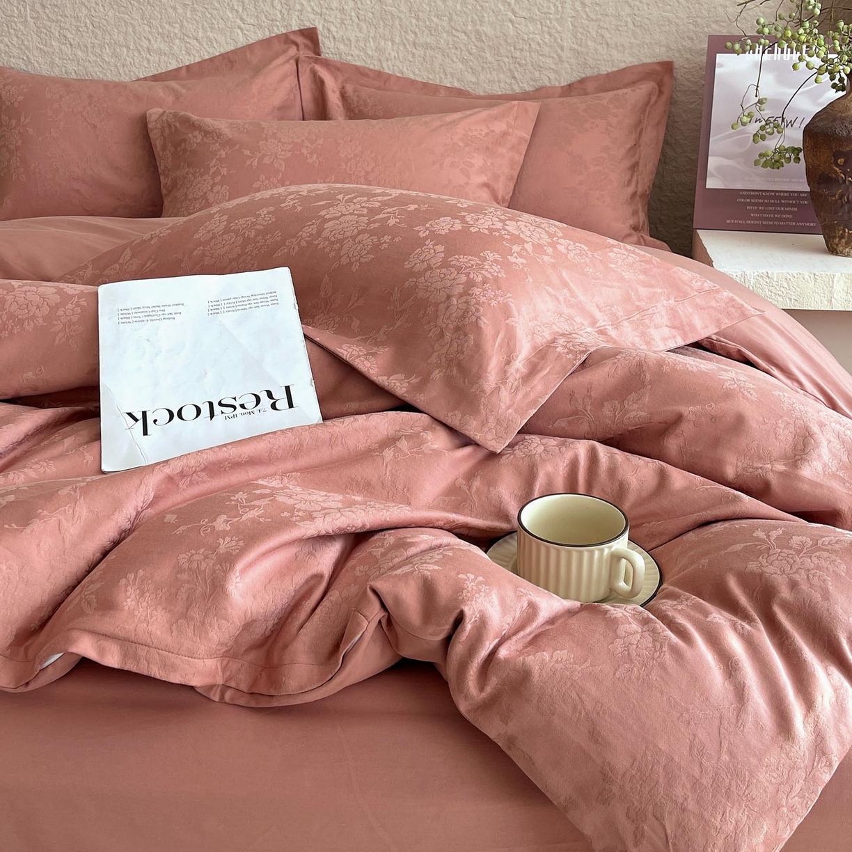 91家纺网 家纺一手货源 找家纺 麦田家纺 2026新款A类全棉亮面浮雕提花四件套 山野慕色-深豆沙