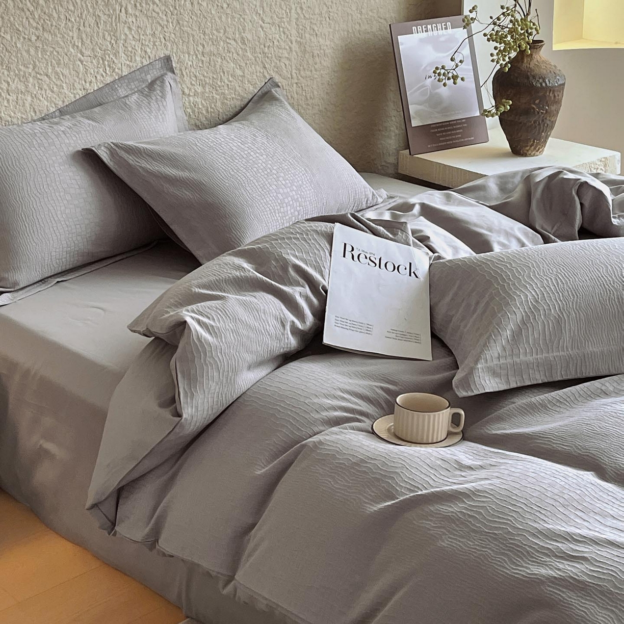 91家纺网 家纺一手货源 找家纺 麦田家纺 2026新款A类全棉亮面浮雕提花四件套 石烁-太空灰