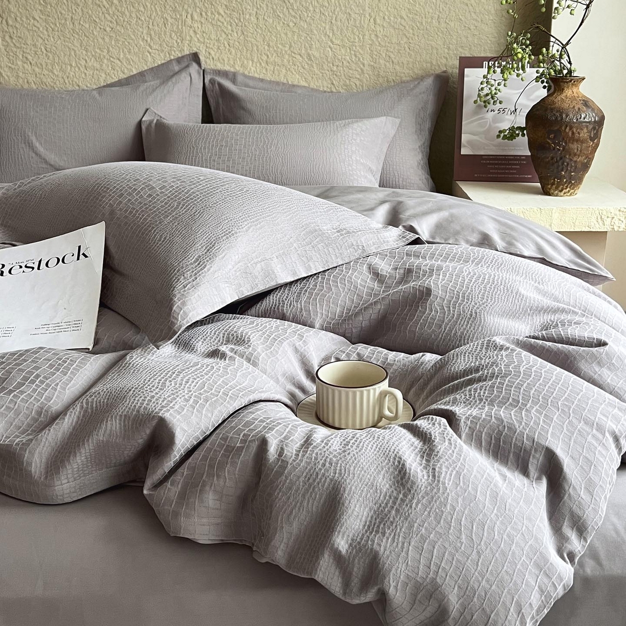 91家纺网 家纺一手货源 找家纺 麦田家纺 2026新款A类全棉亮面浮雕提花四件套 石烁-太空灰