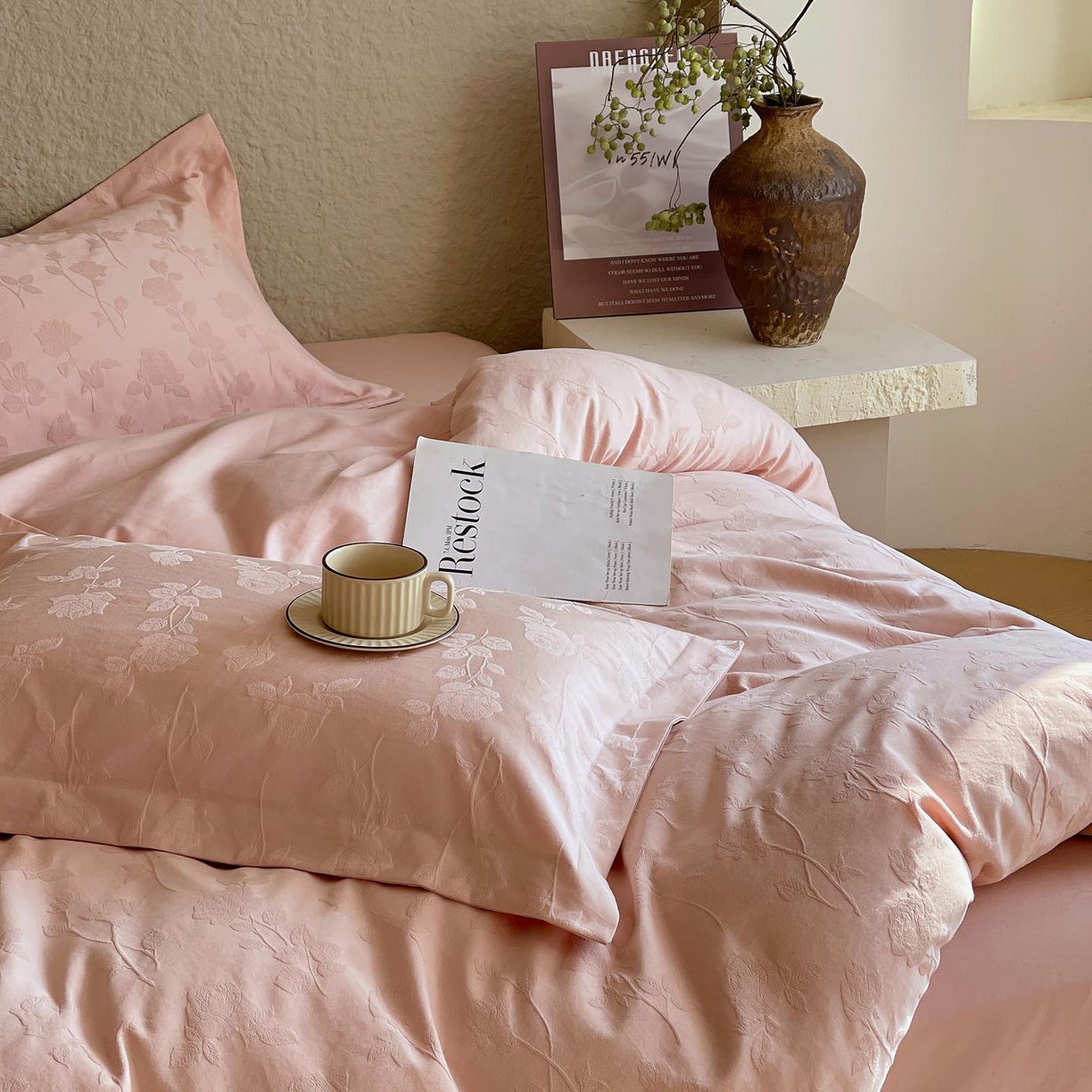 91家纺网 家纺一手货源 找家纺 麦田家纺 2026新款A类全棉亮面浮雕提花四件套 岁月留声-唯美粉