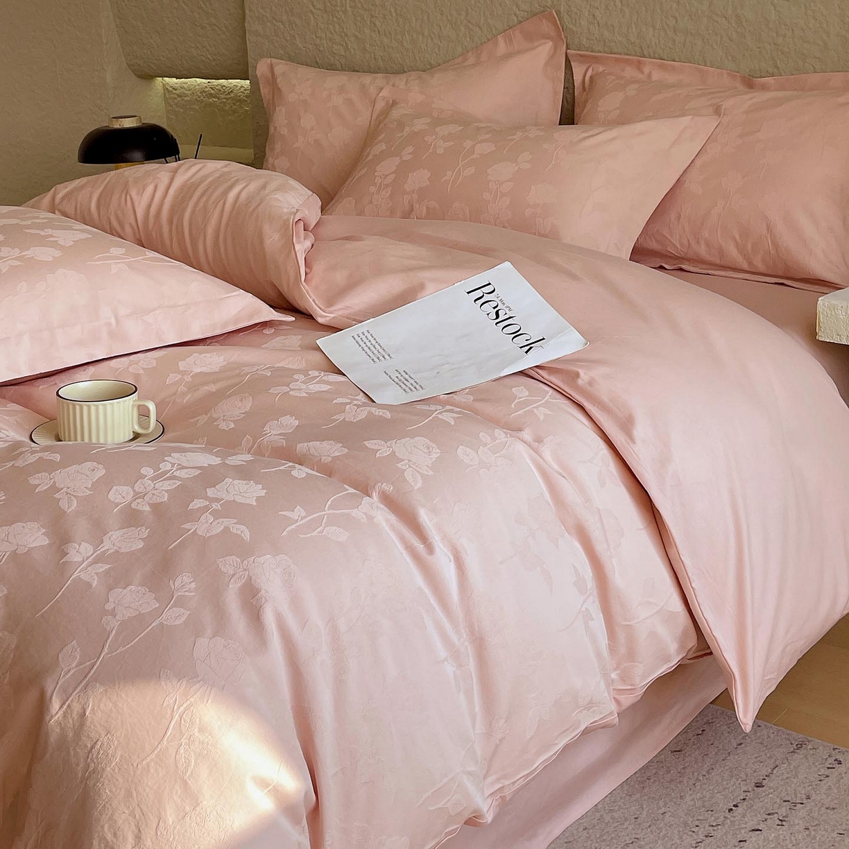 91家纺网 家纺一手货源 找家纺 麦田家纺 2026新款A类全棉亮面浮雕提花四件套 岁月留声-唯美粉