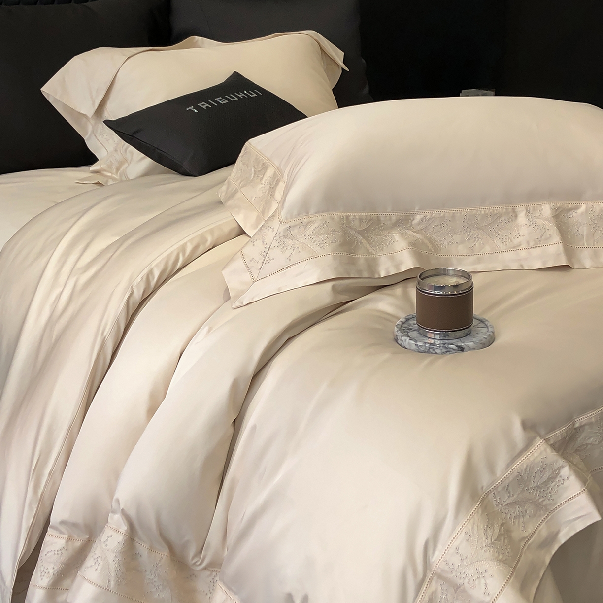 91家纺网 家纺一手货源 找家纺 太古汇家居 2026新款新疆长绒棉“仙本那”系列四件套 仙本那-奶油米（会员280/300），控价——券后标准388元