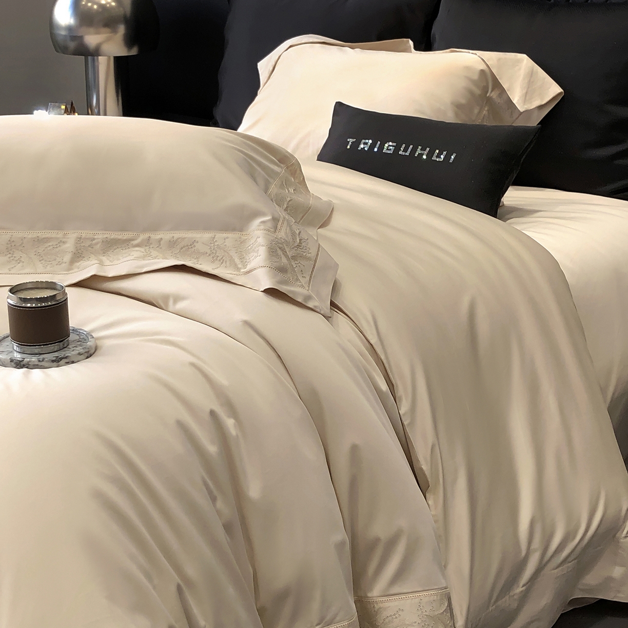 91家纺网 家纺一手货源 找家纺 太古汇家居 2026新款新疆长绒棉“仙本那”系列四件套 仙本那-奶油米（会员280/300），控价——券后标准388元