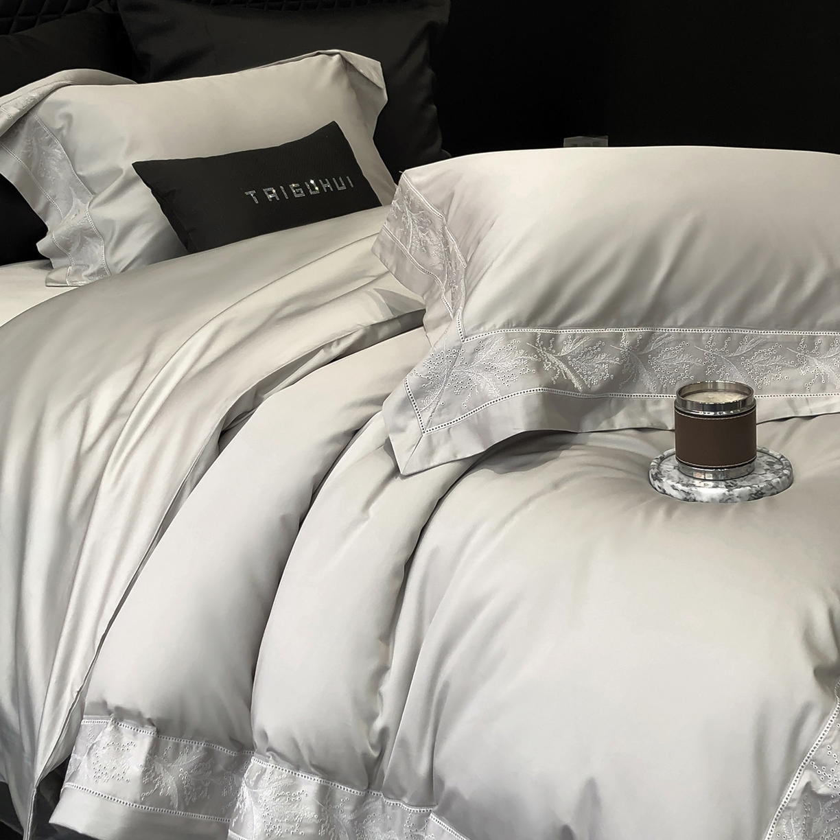 91家纺网 家纺一手货源 找家纺 太古汇家居 2026新款新疆长绒棉“仙本那”系列四件套 仙本那-太空灰（会员280/300），控价——券后标准388元