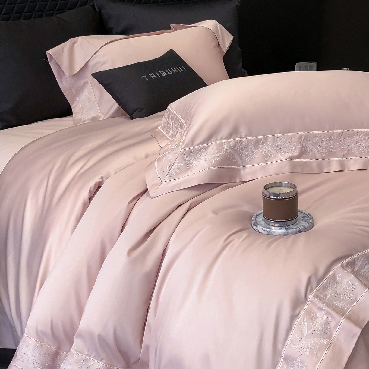 91家纺网 家纺一手货源 找家纺 太古汇家居 2026新款新疆长绒棉“仙本那”系列四件套 仙本那-香草粉（会员280/300），控价——券后标准388元