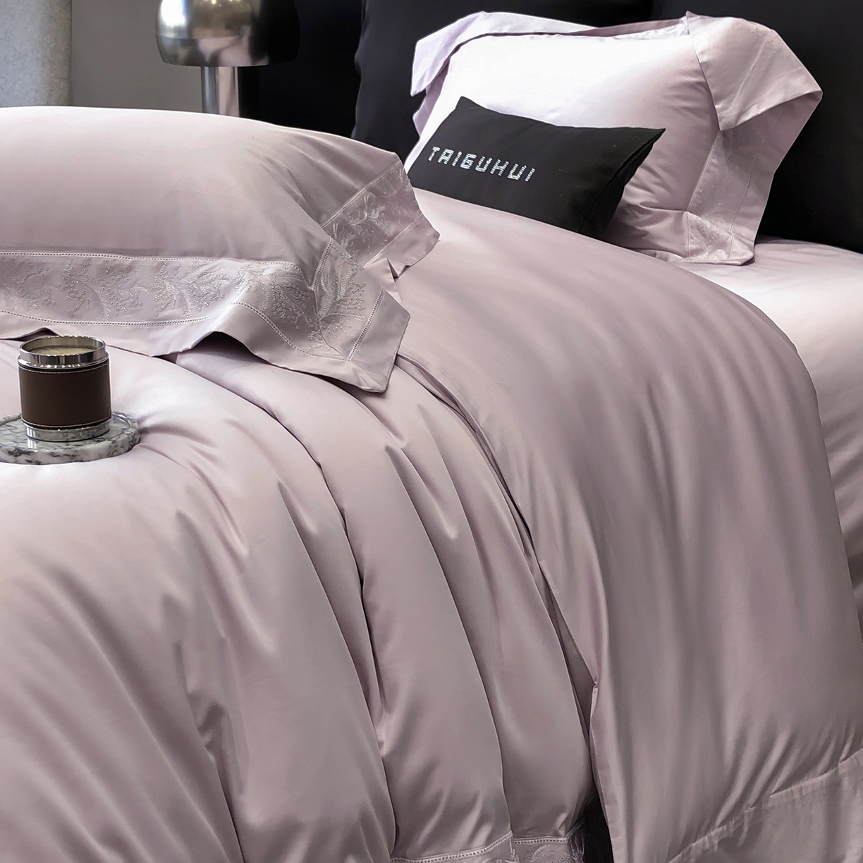 91家纺网 家纺一手货源 找家纺 太古汇家居 2026新款新疆长绒棉“仙本那”系列四件套 仙本那-棠梨紫（会员280/300），控价——券后标准388元