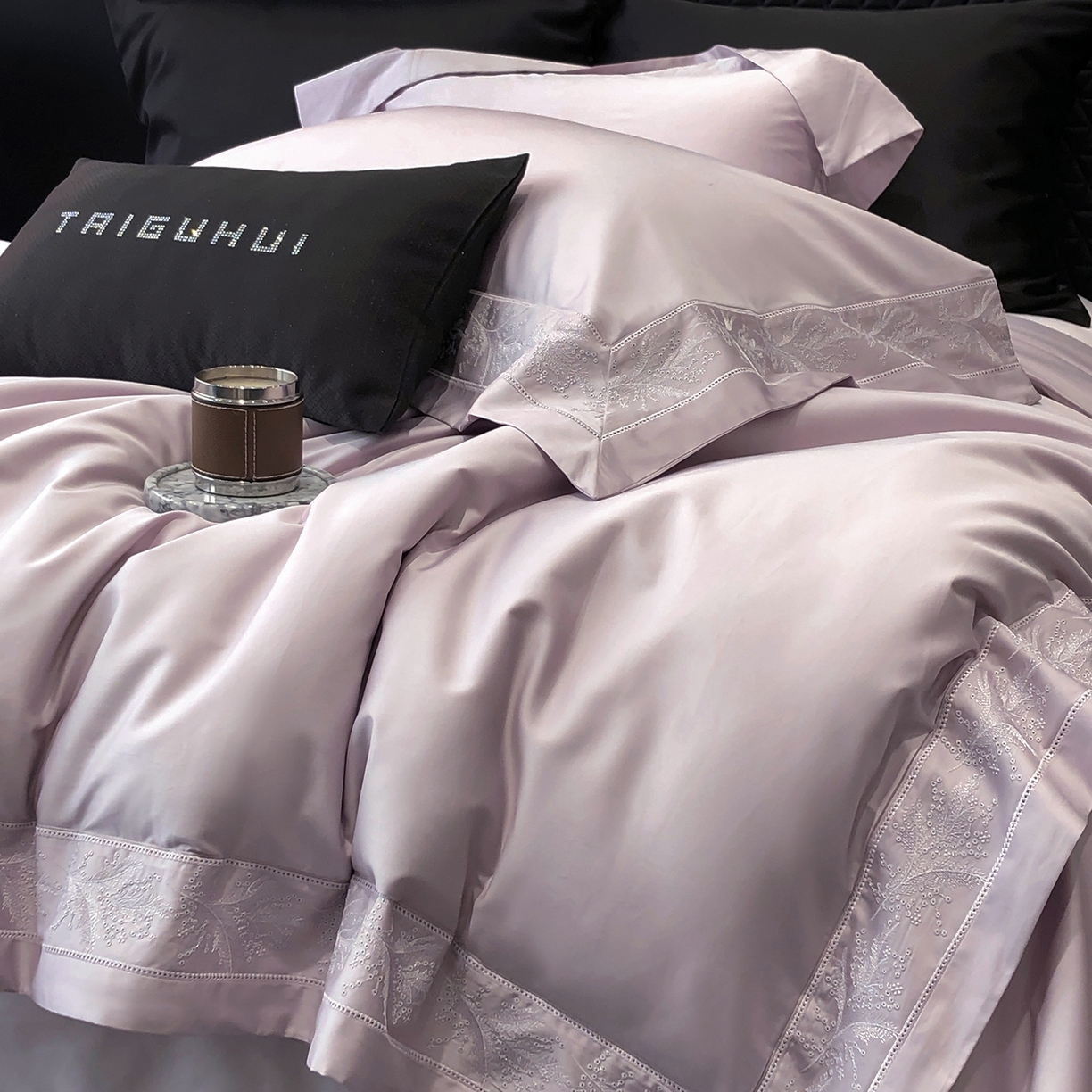 91家纺网 家纺一手货源 找家纺 太古汇家居 2026新款新疆长绒棉“仙本那”系列四件套 仙本那-棠梨紫（会员280/300），控价——券后标准388元