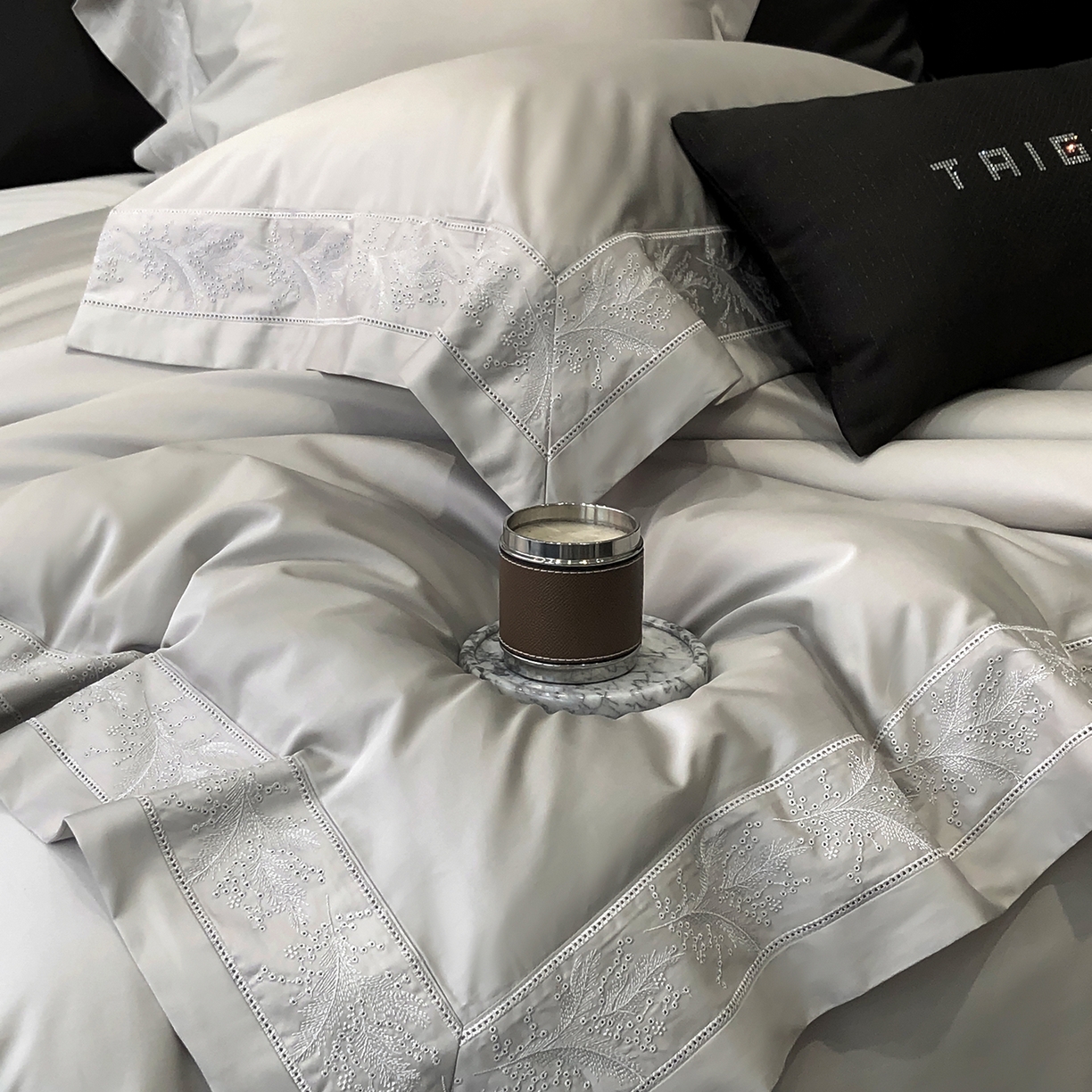 91家纺网 家纺一手货源 找家纺 太古汇家居 2026新款新疆长绒棉“仙本那”系列四件套 仙本那-太空灰（会员280/300），控价——券后标准388元