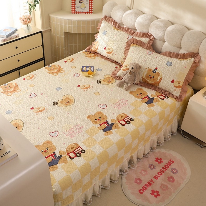 91家纺网 家纺一手货源 找家纺 美达家纺 2026新款A类全棉夹棉蕾丝花边榻榻米床垫大炕盖 黄油小熊