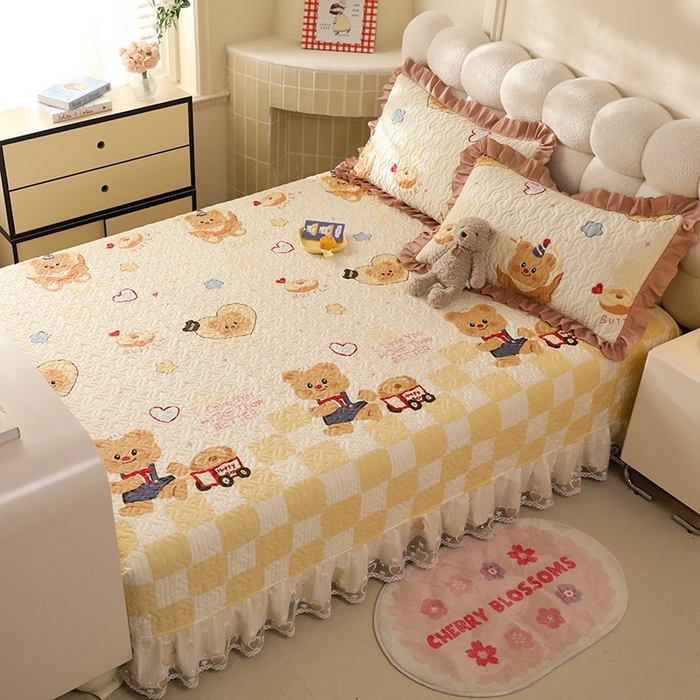 91家纺网 家纺一手货源 找家纺 美达家纺 2026新款A类全棉夹棉蕾丝花边榻榻米床垫大炕盖 黄油小熊