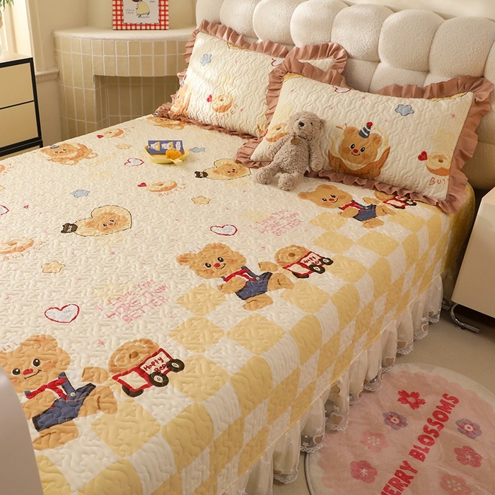 91家纺网 家纺一手货源 找家纺 美达家纺 2026新款A类全棉夹棉蕾丝花边榻榻米床垫大炕盖 黄油小熊