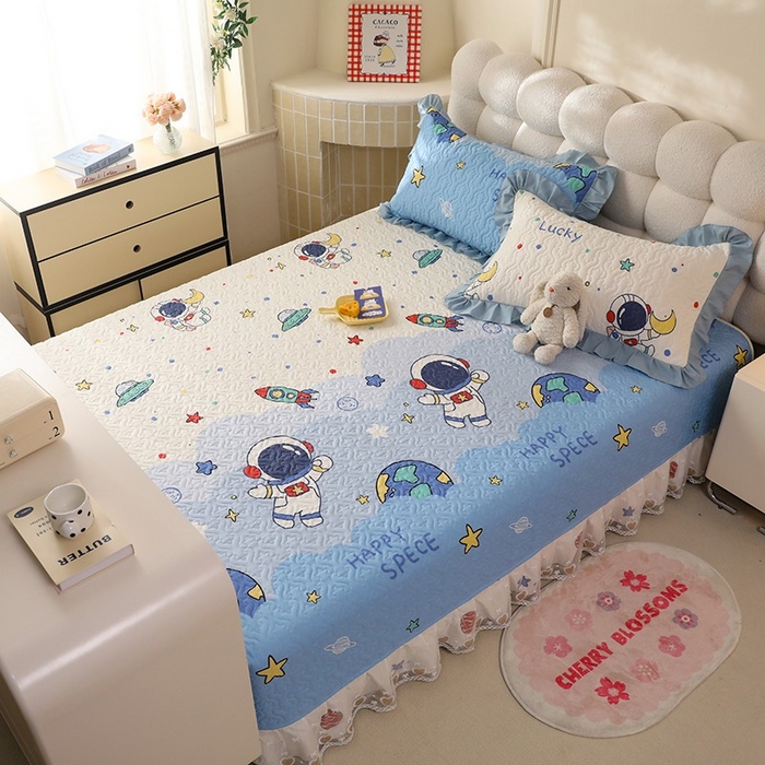 91家纺网 家纺一手货源 找家纺 美达家纺 2026新款A类全棉夹棉蕾丝花边榻榻米床垫大炕盖 太空卫士