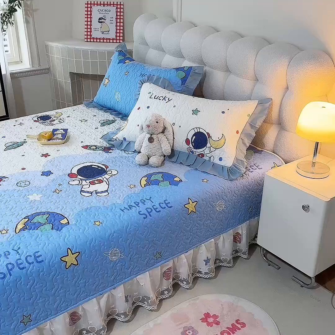 91家纺网 家纺一手货源 找家纺 美达家纺 2026新款A类全棉夹棉蕾丝花边榻榻米床垫大炕盖 太空卫士