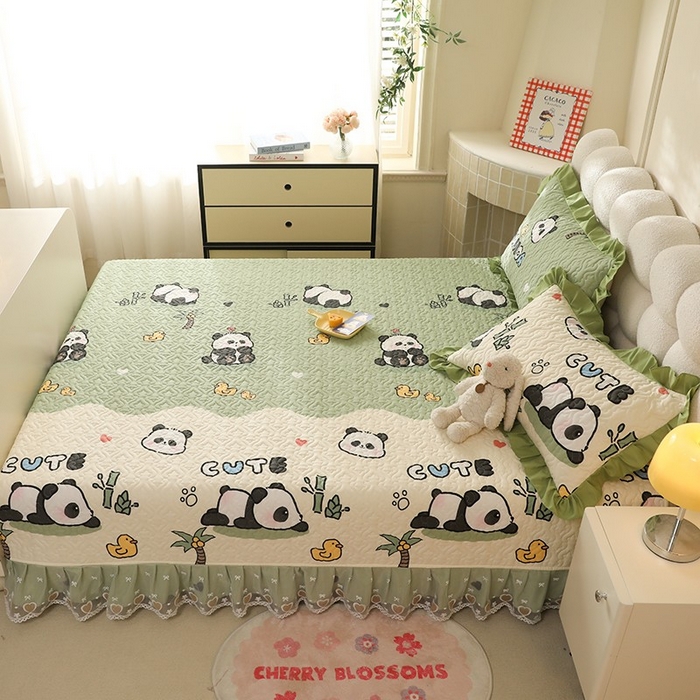 91家纺网 家纺一手货源 找家纺 美达家纺 2026新款A类全棉夹棉蕾丝花边榻榻米床垫大炕盖 熊猫戏水